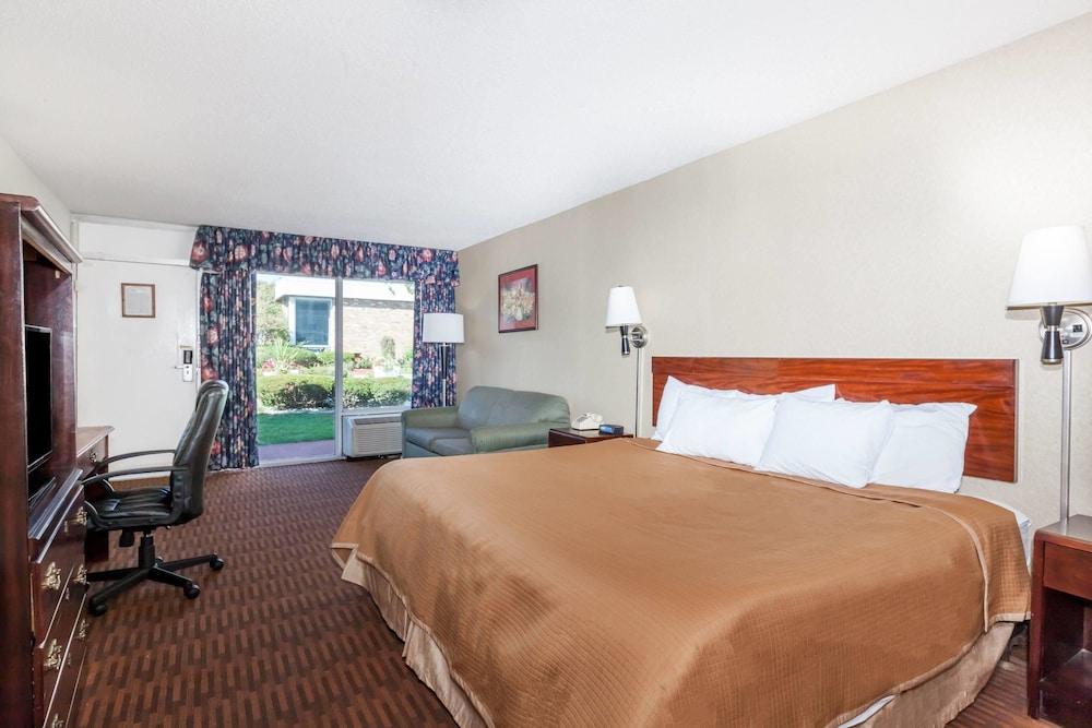 Howard Johnson By Wyndham Albany Exterior foto