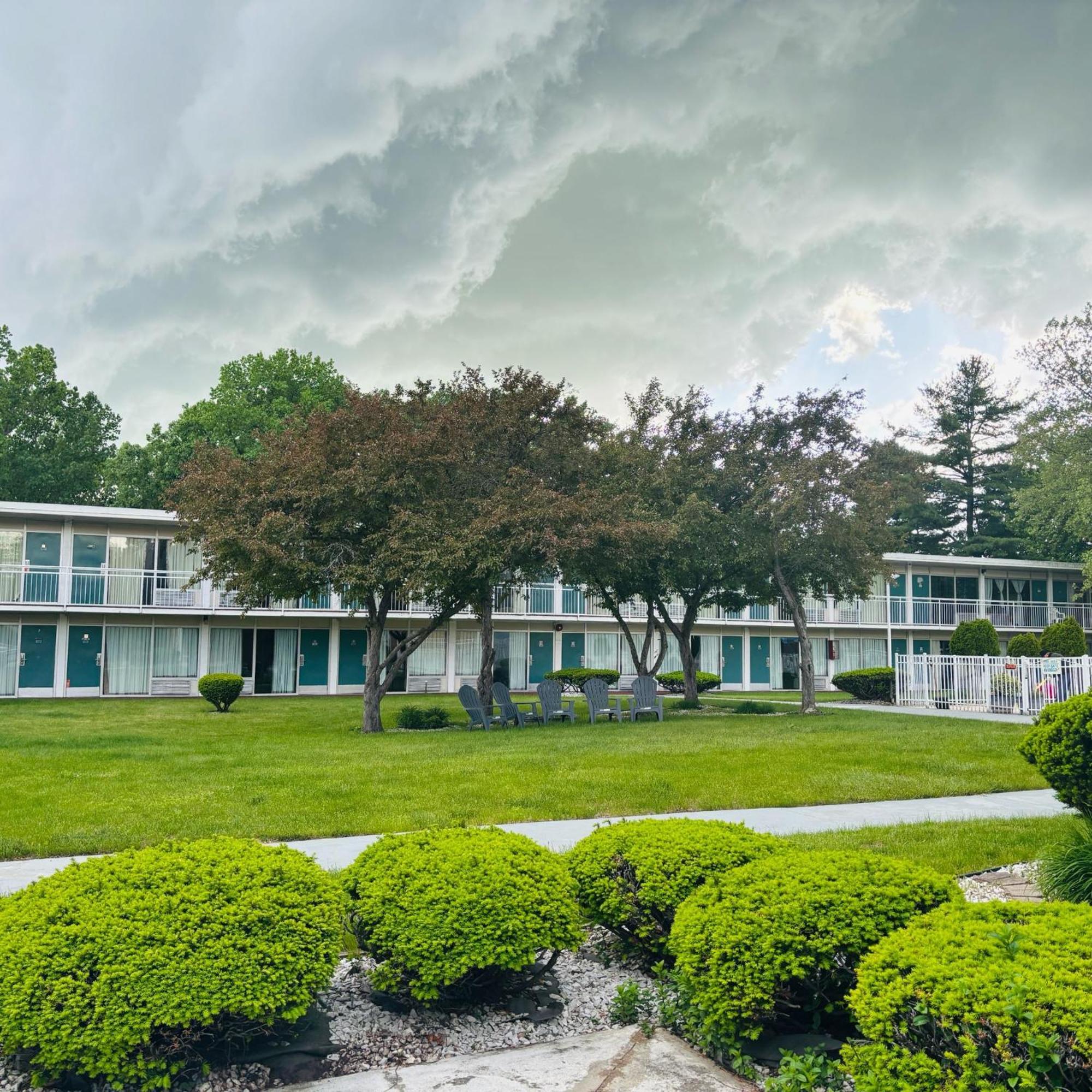Howard Johnson By Wyndham Albany Exterior foto
